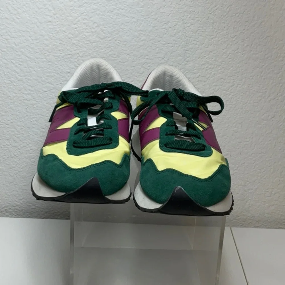 Men’s New Balance 237 V1 Sneaker Retro Inspired Size 9